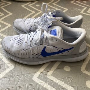 Size 8 Nike Flex 2017 Run shoes